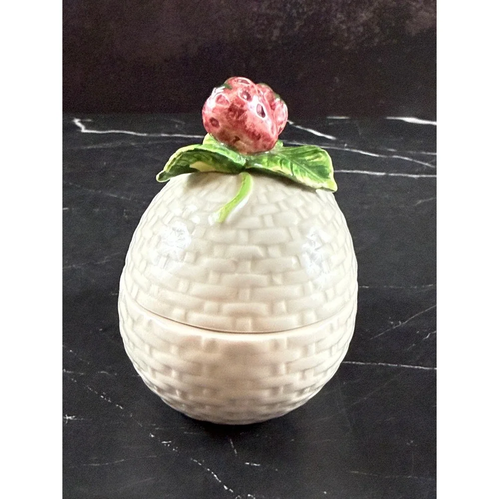 VTG 1982 Fitz and Floyd Ceramic Basketweave Egg Trinket Box 3D Strawberries